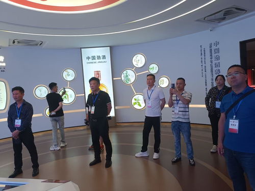 鄂州企業(yè)家參訪草本年份酒體驗行 探索先進管理經(jīng)驗